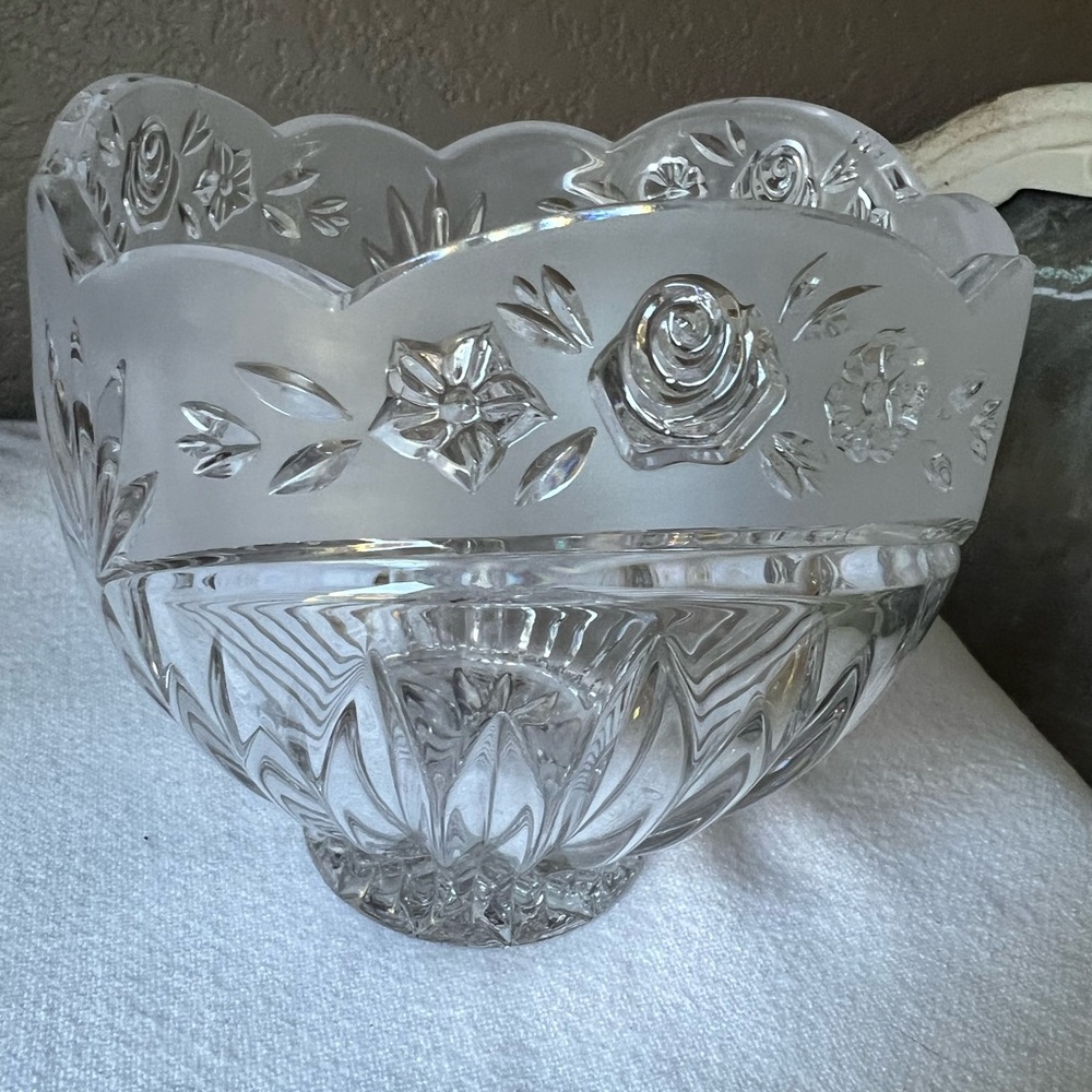 Oneida Southern Garden Crystal Potpourri/Candy Bowl, lead crystal - Picture 5 of 8